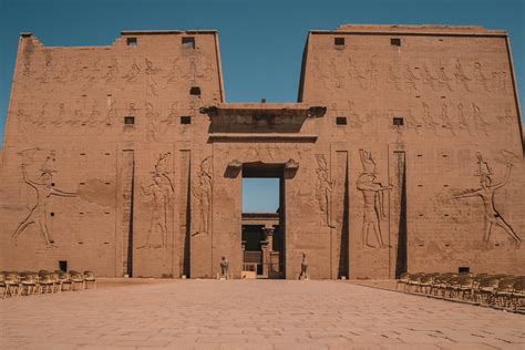  De Tempel van Horus: Een Oase van Oude Glorie en Mysterieuze Kracht in Edfu!