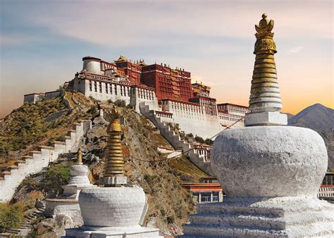  De Potala: Een Mythische Tempel en Voorbeeld van Tibetaanse Architectuur!