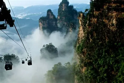 De Tianmen Shan kabelbaan: een spectaculaire reis door de wolken!