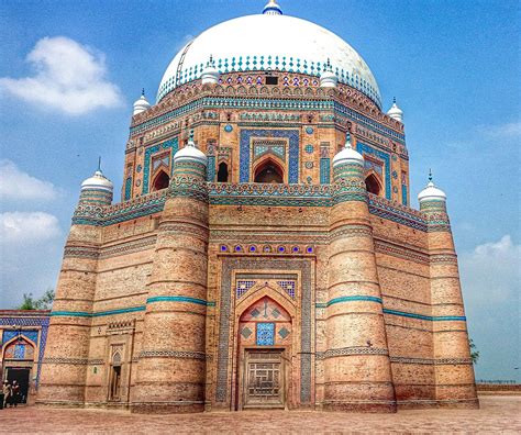 De Tomb van Shah Rukn-i-Alam! Een Oase van Architecturale Pracht en Mystieke Geschiedenis in Multan