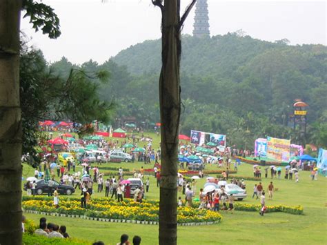 De Nationale Schat van Nanning: Ontdek de Glorie van het Qingxiushan Park!