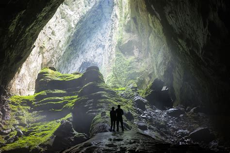 Het Mysterieuze Licht van de Halawozhao Grotten: Ontdek een Ondergrondse Wereld vol Glitter en Glimmen!